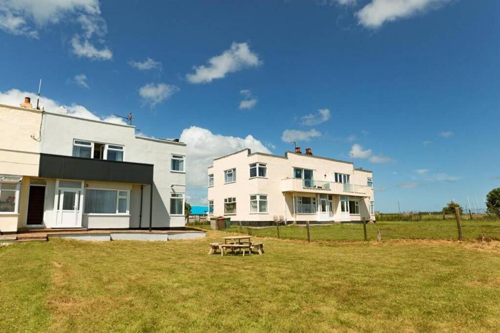 Beachfront Apartment - Ground Floor Apartment With Sea Views, Next To The Beach, Bridlington, North Yorkshire Bessingby Exterior foto