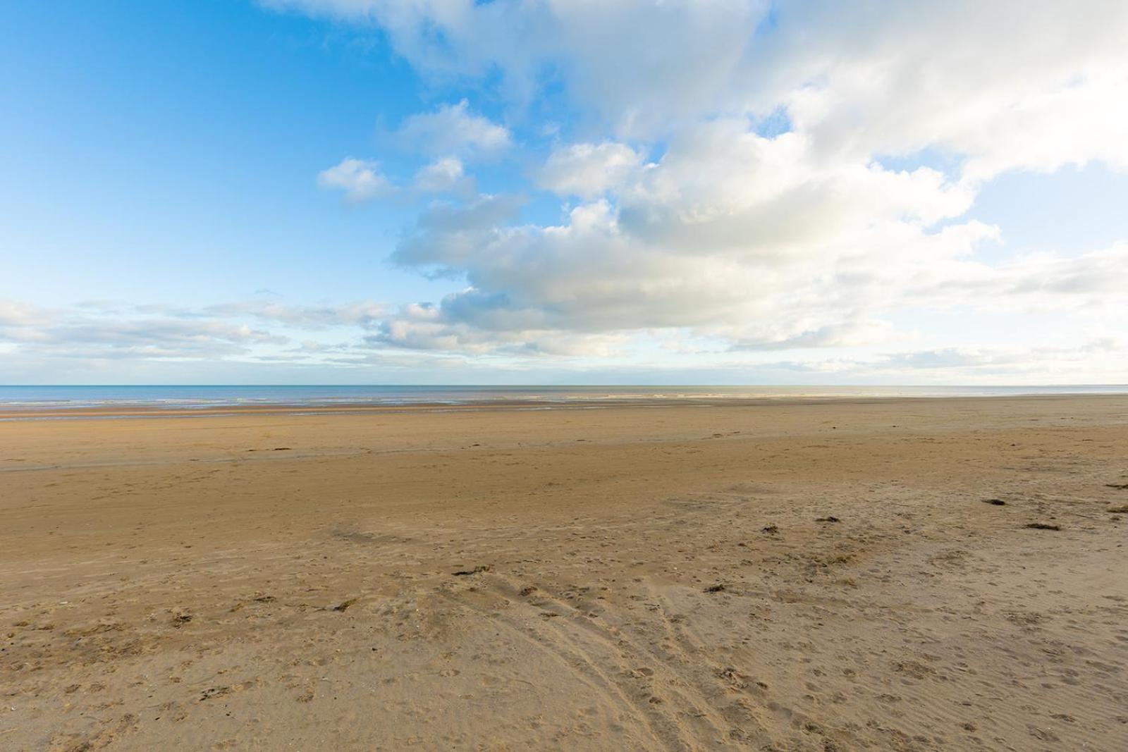 Beachfront Apartment - Ground Floor Apartment With Sea Views, Next To The Beach, Bridlington, North Yorkshire Bessingby Exterior foto
